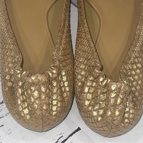 Tory Burch Metallic Gold Snakeskin Effect - Picture 6 of 8